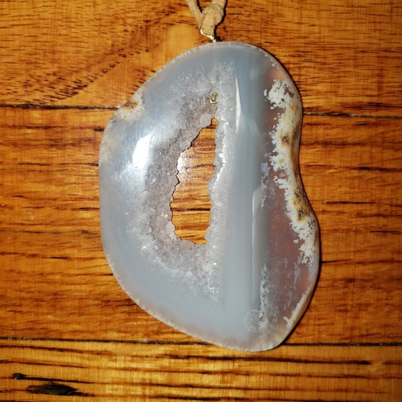 Agate Geode Slice Necklace with shells - Picture 6 of 9
